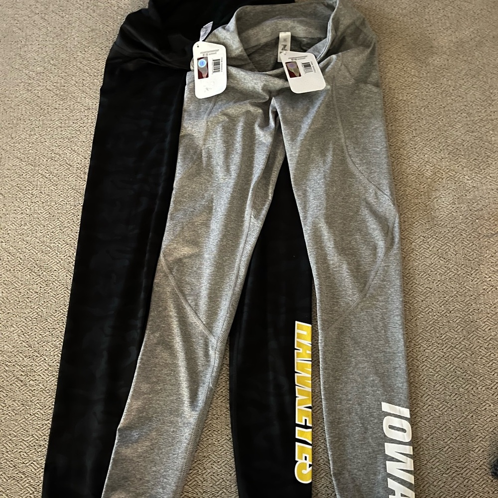 Iowa Hawkeye Zoozatz Gray and Black Leggings with Slim Fit Design